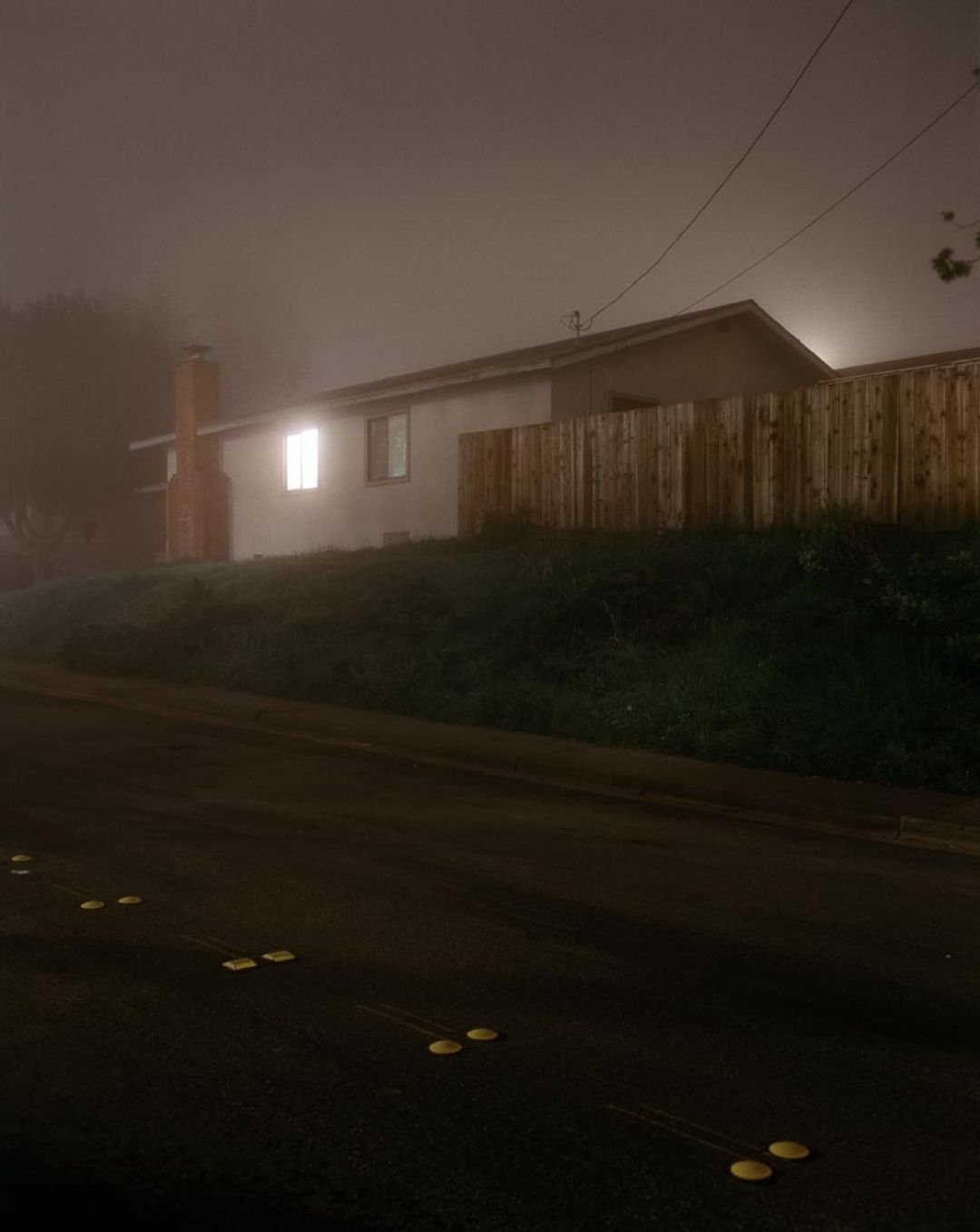 洋書 TODD HIDO /HOUSE HUNTING TODD HIDO | House Hunting — Nazraeli Press